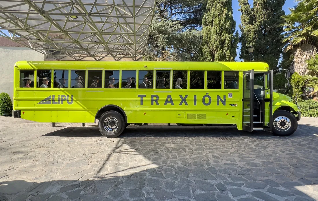 Fundación Traxión — Branding Vehicular